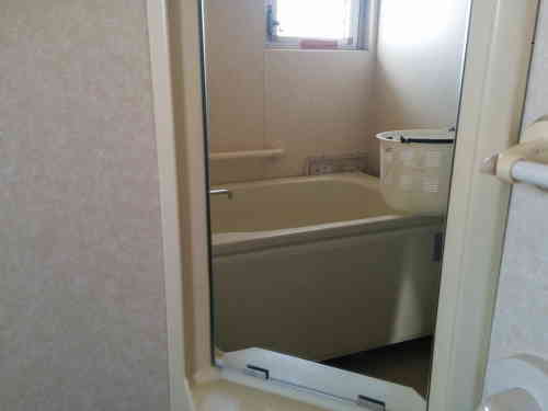船橋市の浴室の鏡の修理・交換　施工完了！