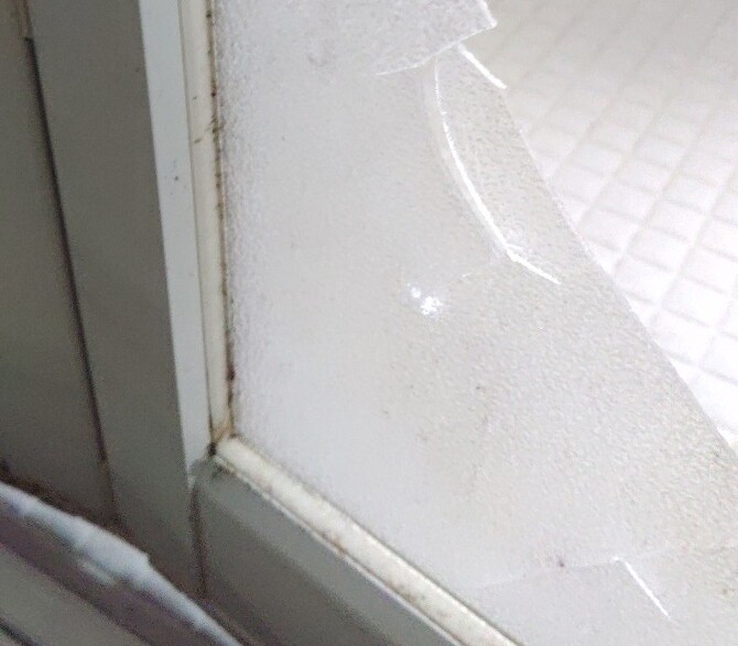 樹脂ガラスの