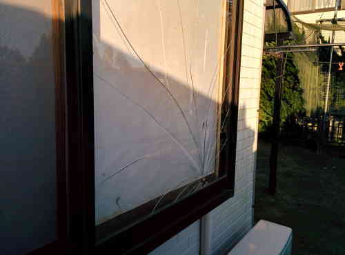 窓ガラスのガラス割れ