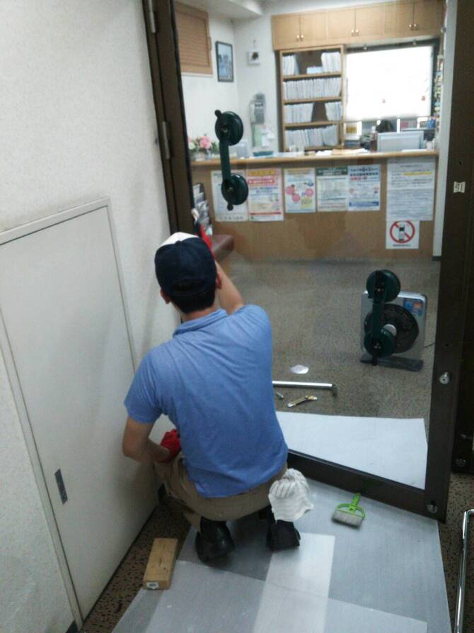 ガラス割れ ガラス割れ